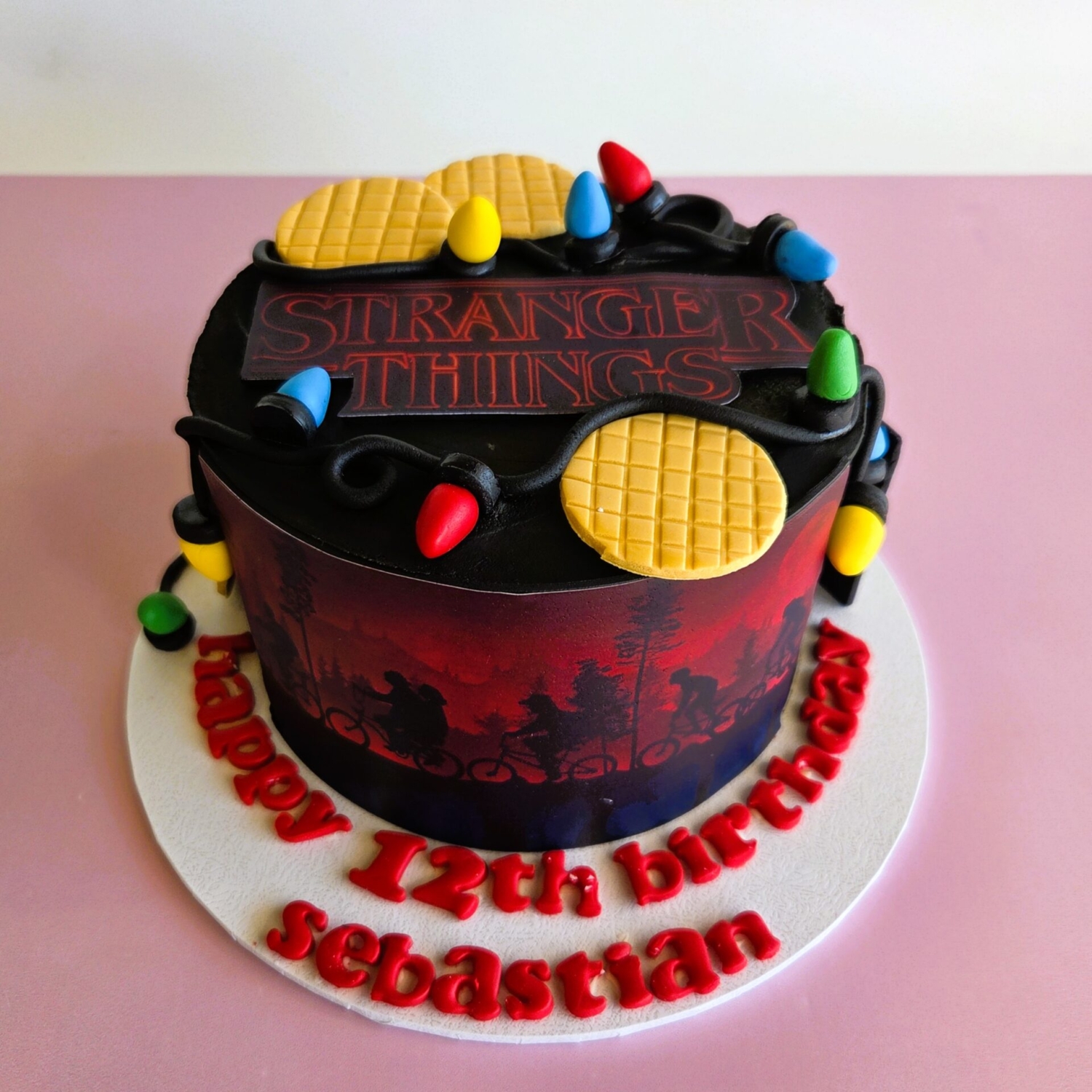 Stranger things cake - Sweet On Cup Cakes